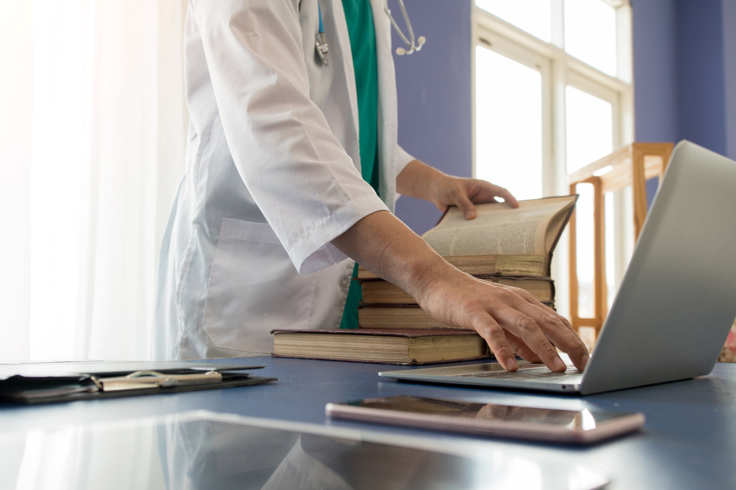 Treinamentos e consultorias em CAR-T Cell para médicos: aprender a prescrever, aplicar e implementar a terapia de forma segura e eficaz.