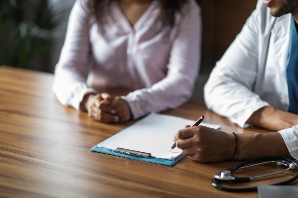 Entenda os direitos do paciente em terapias experimentais e CAR-T, com base em leis brasileiras, ética médica e consentimento informado.