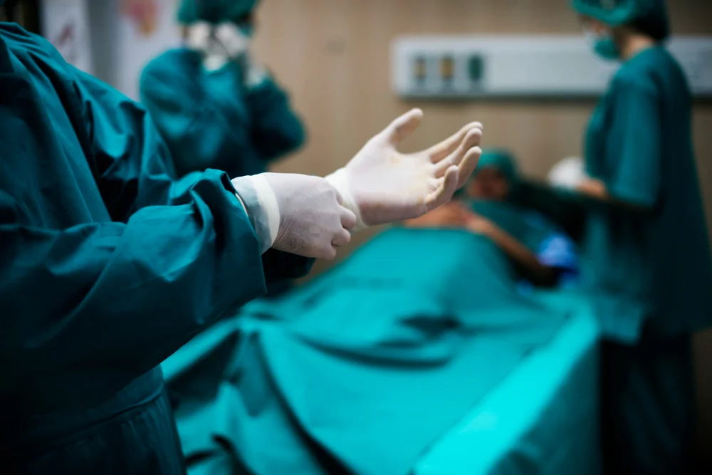 Estudo clínico usa CAR-T para dessensibilizar pacientes e viabilizar transplante renal antes impossível. Entenda como a terapia funciona.