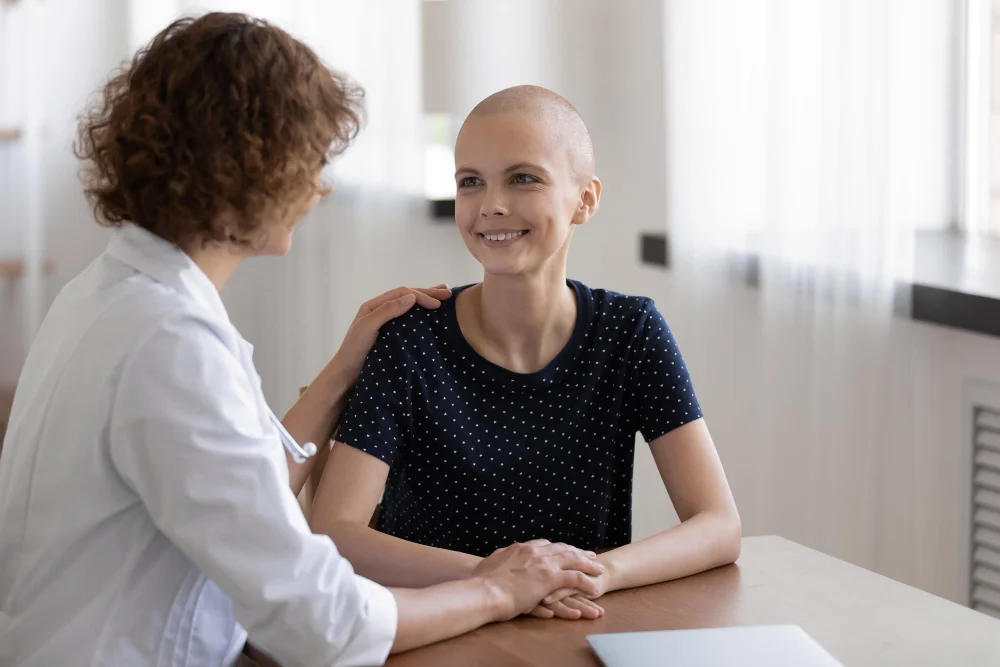 Entenda como o CAR-T cell para sarcoma de Ewing e tumores pediátricos atua nos alvos CD99, B7-H3 e GD2 e quais ensaios clínicos estão em andamento.